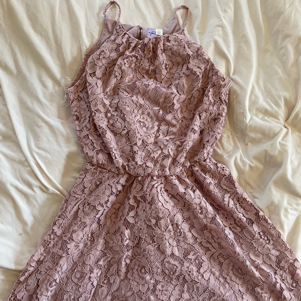 Alya lace dress sz XS Dusty Rose.   Super Cute!